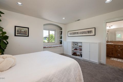 Tiny photo for 3711 NE Purcell Boulevard, Bend, OR 97701 (MLS # 220223109)