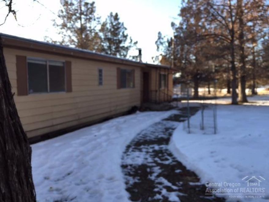 Single-story 3+ bedroom, 2 bath manufactured home on quiet fairly level 1.62 acres. Situated on the corner of a paved road close to: town, view points, Three Rivers Recreation area, and Lake Billy Chinook for wonderful fishing-waterskiing-hiking. Pretty mountain view from living-dining-deck areas. Includes addition w/2 more bedrooms not listed above, economical heat-pump for central A/C, large sheds for storage, RV parking. Great area for gardening, pets, treed privacy, vacation home or full-time living.