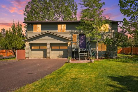 Photo of 220 N Rope Place, Sisters, OR 97759 (MLS # 220221333)