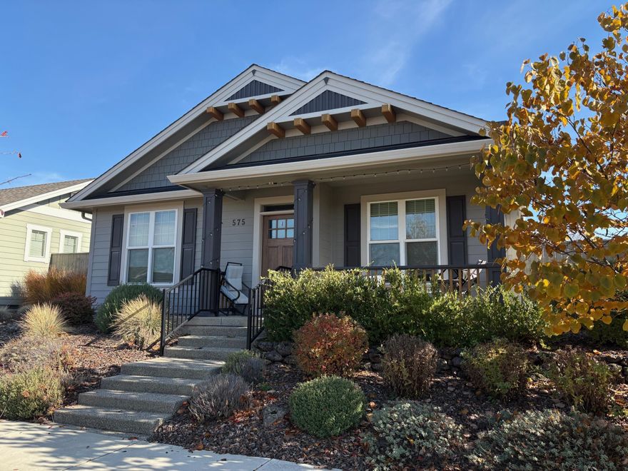 Lovely 3 bed, 2 bath cottage in the Summerfield neighborhood. Cambridge floor plan.