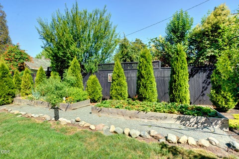 Tiny photo for 123 Vancouver Avenue, Medford, OR 97504 (MLS # 220227402)