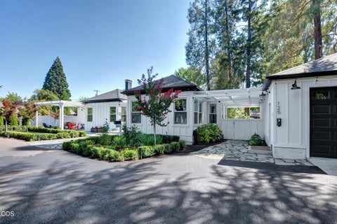 Tiny photo for 123 Vancouver Avenue, Medford, OR 97504 (MLS # 220227402)