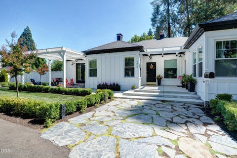 Tiny photo for 123 Vancouver Avenue, Medford, OR 97504 (MLS # 220227402)