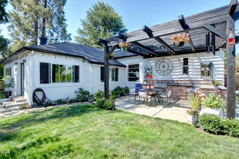 Tiny photo for 123 Vancouver Avenue, Medford, OR 97504 (MLS # 220227402)