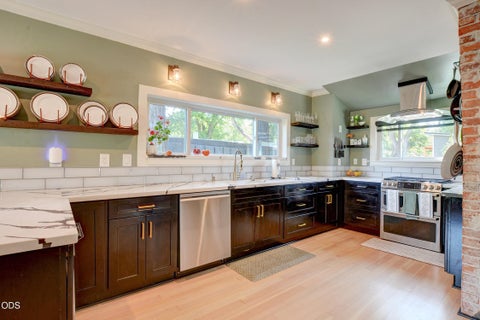 Tiny photo for 123 Vancouver Avenue, Medford, OR 97504 (MLS # 220227402)