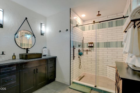 Tiny photo for 123 Vancouver Avenue, Medford, OR 97504 (MLS # 220227402)