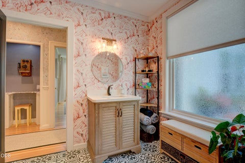 Tiny photo for 123 Vancouver Avenue, Medford, OR 97504 (MLS # 220227402)
