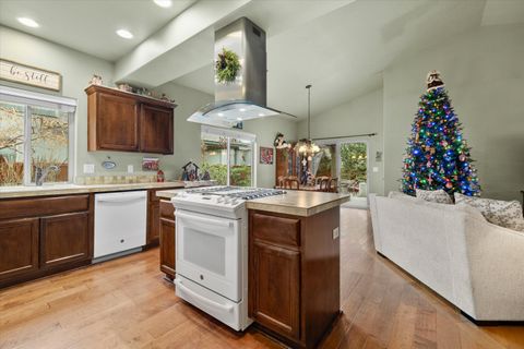 Tiny photo for 21281 Bellflower Place, Bend, OR 97702 (MLS # 220212700)