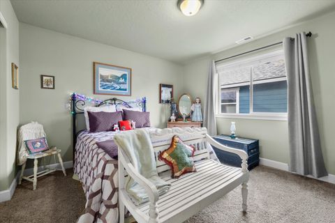 Tiny photo for 21281 Bellflower Place, Bend, OR 97702 (MLS # 220212700)