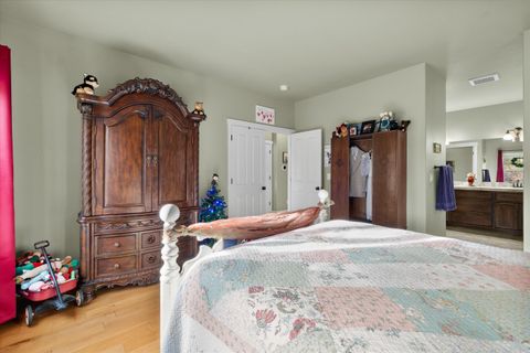 Tiny photo for 21281 Bellflower Place, Bend, OR 97702 (MLS # 220212700)