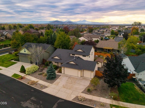 Photo of 2829 NW 19th Street, Redmond, OR 97756 (MLS # 220229038)