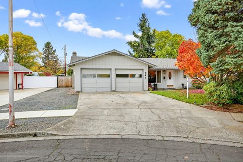 Tiny photo for 541 Barry Circle, Medford, OR 97501 (MLS # 220211724)
