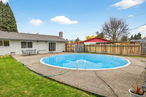 Tiny photo for 541 Barry Circle, Medford, OR 97501 (MLS # 220211724)