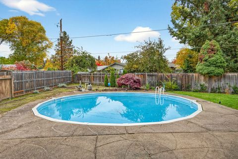 Tiny photo for 541 Barry Circle, Medford, OR 97501 (MLS # 220211724)