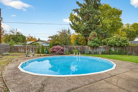 Tiny photo for 541 Barry Circle, Medford, OR 97501 (MLS # 220211724)