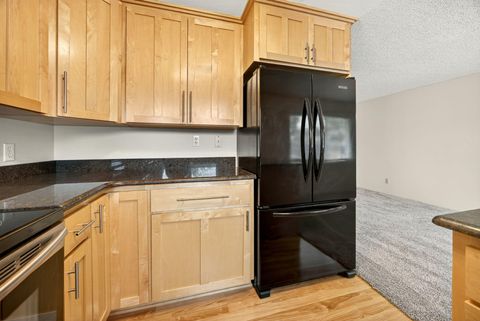 Tiny photo for 541 Barry Circle, Medford, OR 97501 (MLS # 220211724)