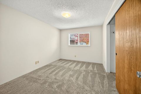Tiny photo for 541 Barry Circle, Medford, OR 97501 (MLS # 220211724)