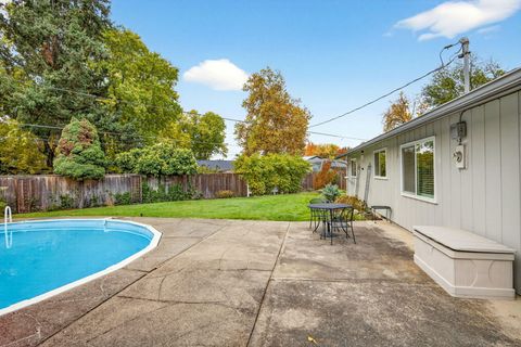 Tiny photo for 541 Barry Circle, Medford, OR 97501 (MLS # 220211724)