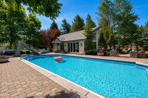 Tiny photo for 67480 Cloverdale Road, Bend, OR 97703 (MLS # 220223667)