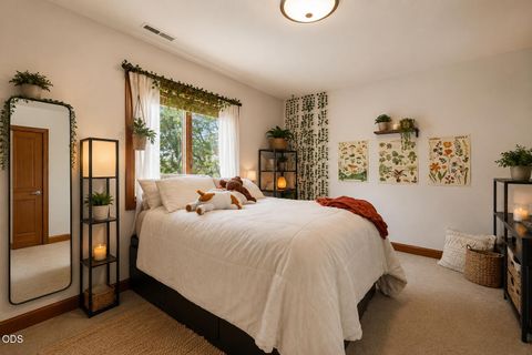 Tiny photo for 67480 Cloverdale Road, Bend, OR 97703 (MLS # 220223667)