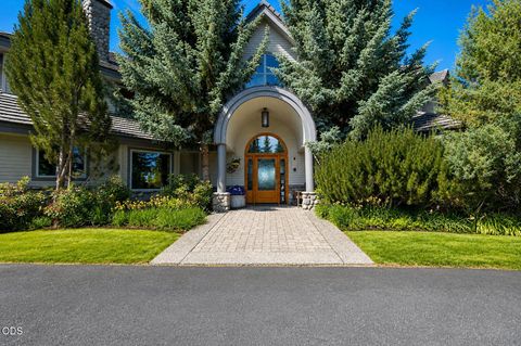 Tiny photo for 67480 Cloverdale Road, Bend, OR 97703 (MLS # 220223667)