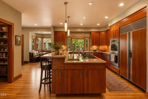 Tiny photo for 67480 Cloverdale Road, Bend, OR 97703 (MLS # 220223667)