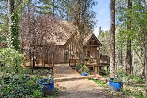 Photo of 1584 Yale Creek Road, Jacksonville, OR 97530 (MLS # 220212269)