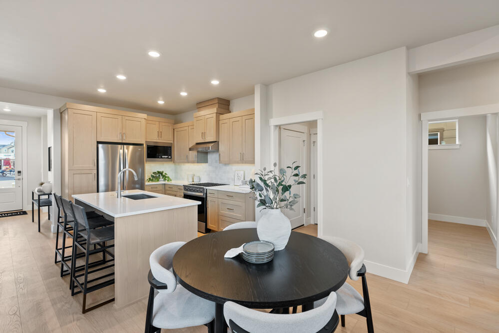 60932 SE Apollo Place