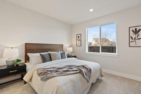 Tiny photo for 60932 SE Apollo Place, Bend, OR 97702 (MLS # 220219847)