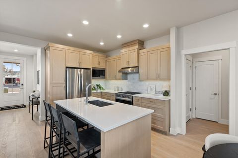 Tiny photo for 60932 SE Apollo Place, Bend, OR 97702 (MLS # 220219847)