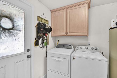 Tiny photo for 14840 Laurel Road, La Pine, OR 97739 (MLS # 220187595)