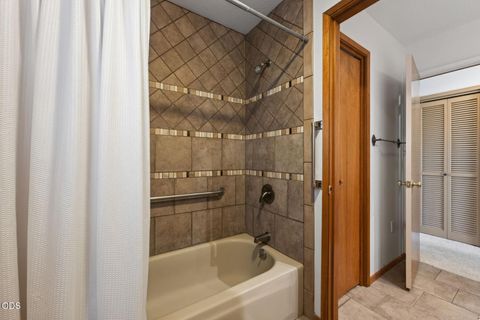 Tiny photo for 60376 Arnold Market RD, Bend, OR 97702 (MLS # 220222673)