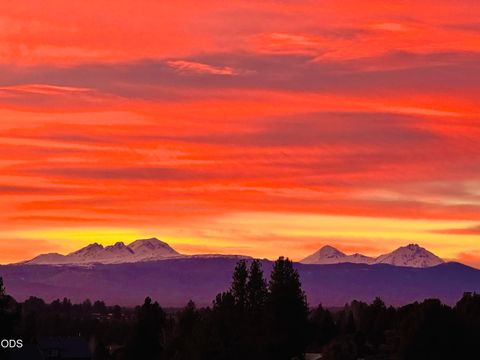 Tiny photo for 60376 Arnold Market RD, Bend, OR 97702 (MLS # 220222673)