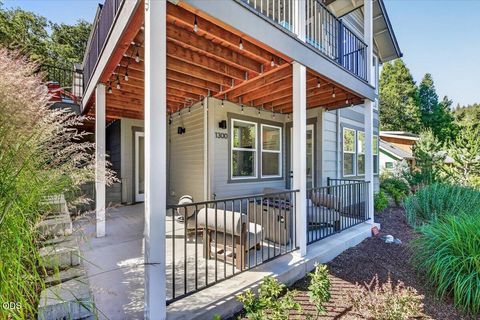 Tiny photo for 1300 Andrews Place, Jacksonville, OR 97530 (MLS # 220223402)