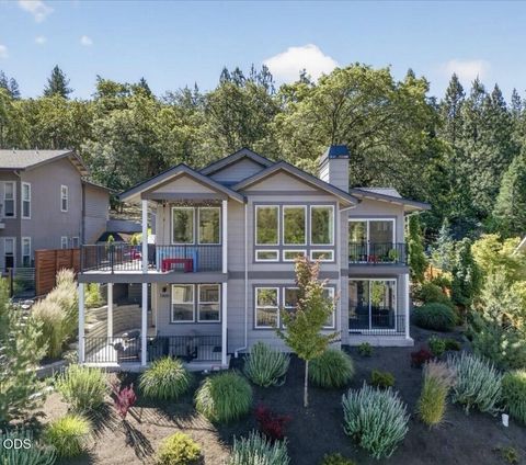 Tiny photo for 1300 Andrews Place, Jacksonville, OR 97530 (MLS # 220223402)