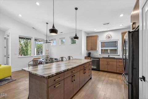 Tiny photo for 1300 Andrews Place, Jacksonville, OR 97530 (MLS # 220223402)
