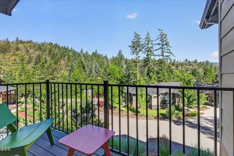 Tiny photo for 1300 Andrews Place, Jacksonville, OR 97530 (MLS # 220223402)