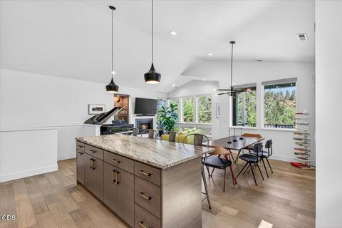 Tiny photo for 1300 Andrews Place, Jacksonville, OR 97530 (MLS # 220223402)