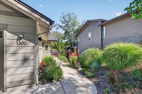 Tiny photo for 1300 Andrews Place, Jacksonville, OR 97530 (MLS # 220223402)