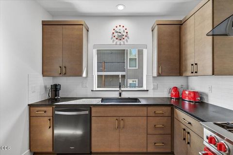 Tiny photo for 1300 Andrews Place, Jacksonville, OR 97530 (MLS # 220223402)