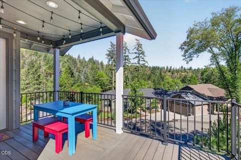Tiny photo for 1300 Andrews Place, Jacksonville, OR 97530 (MLS # 220223402)