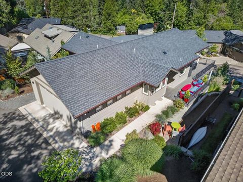 Tiny photo for 1300 Andrews Place, Jacksonville, OR 97530 (MLS # 220223402)
