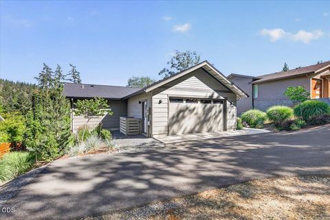 Tiny photo for 1300 Andrews Place, Jacksonville, OR 97530 (MLS # 220223402)