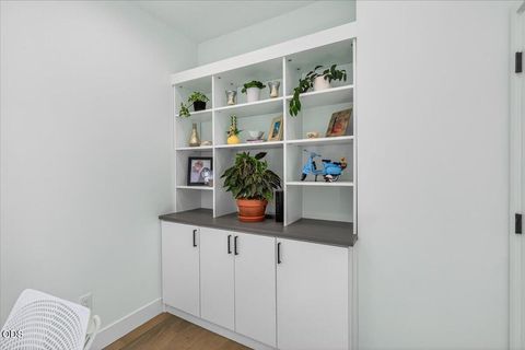 Tiny photo for 1300 Andrews Place, Jacksonville, OR 97530 (MLS # 220223402)