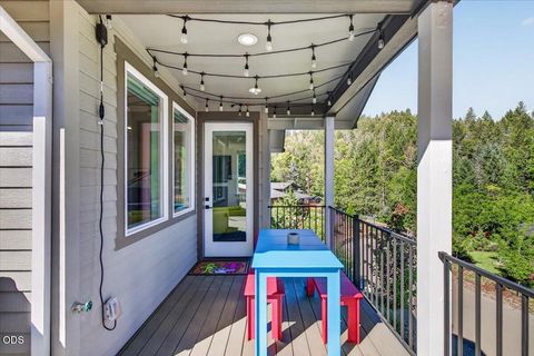 Tiny photo for 1300 Andrews Place, Jacksonville, OR 97530 (MLS # 220223402)