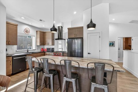 Tiny photo for 1300 Andrews Place, Jacksonville, OR 97530 (MLS # 220223402)
