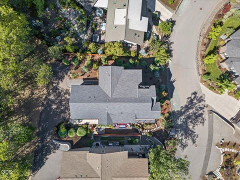 Tiny photo for 1300 Andrews Place, Jacksonville, OR 97530 (MLS # 220223402)