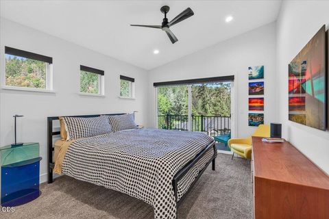 Tiny photo for 1300 Andrews Place, Jacksonville, OR 97530 (MLS # 220223402)