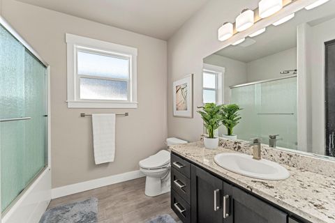 Tiny photo for 2645 Farmington Avenue, Medford, OR 97504 (MLS # 220213925)