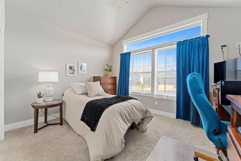 Tiny photo for 2645 Farmington Avenue, Medford, OR 97504 (MLS # 220213925)